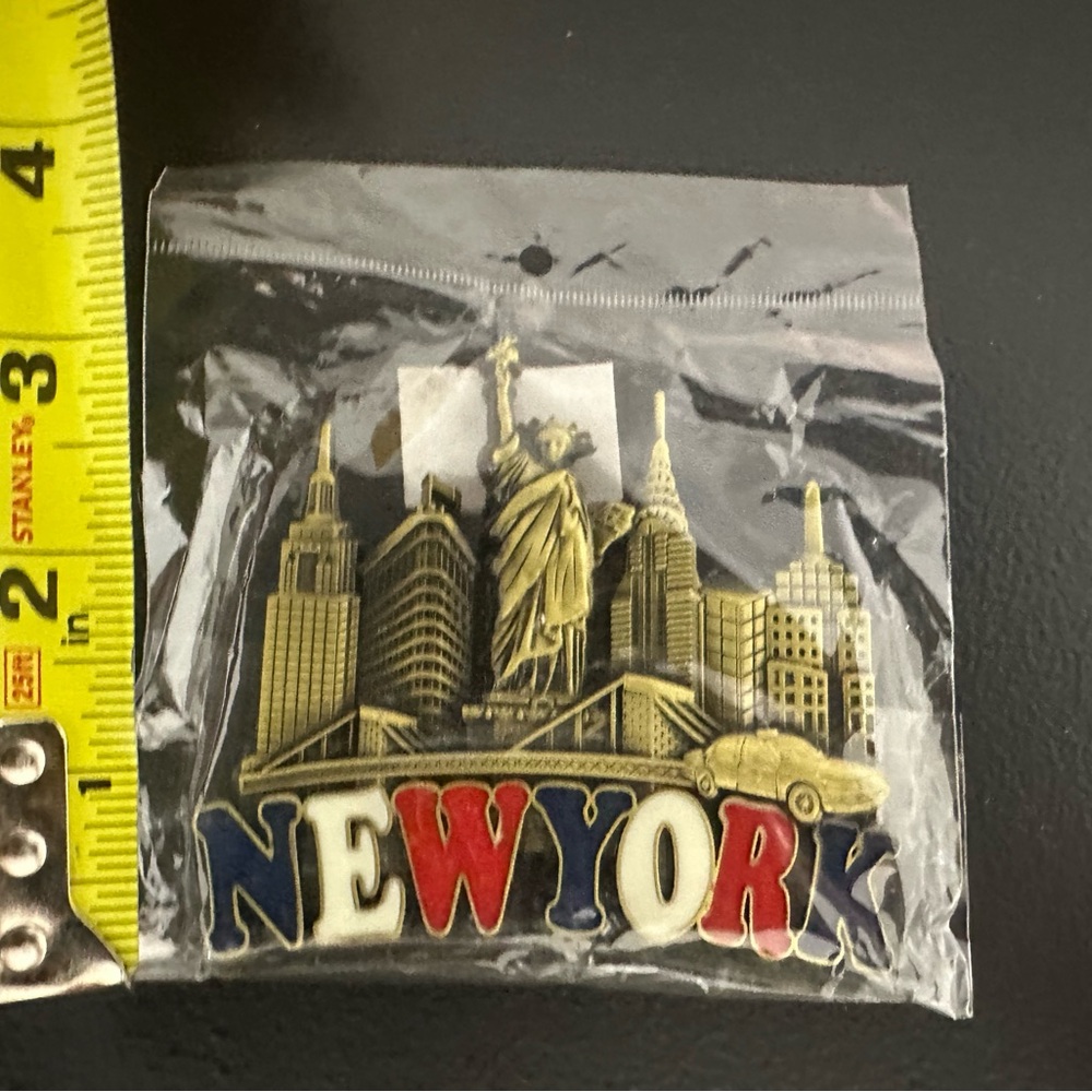 NEW YORK CITY SKYLINE MAGNET 3” - Picture 4 of 4
